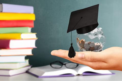 A Comprehensive Guide to Scholarships in UAE
